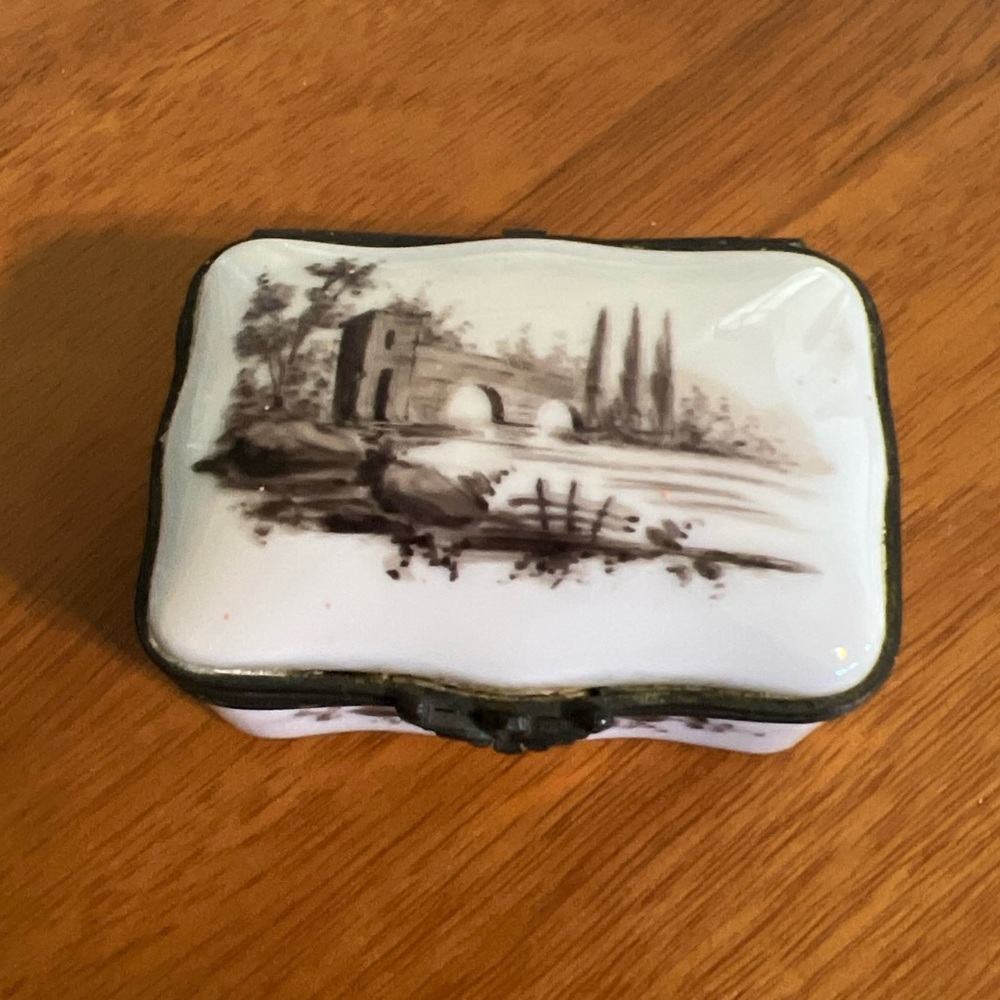 Antique Vintage Limoges Landscape Porcelain Trinket Box Black White Roses Great!